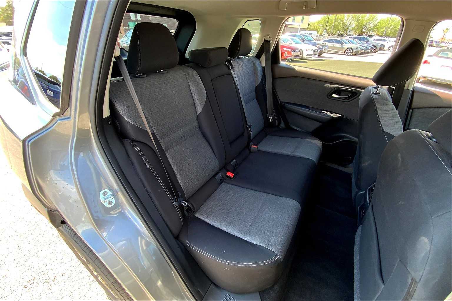 2023 Nissan Rogue SV photo 16
