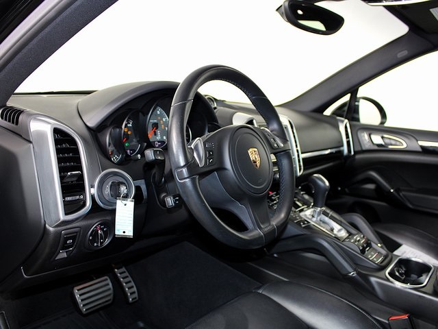 2014 Porsche Cayenne S photo 2