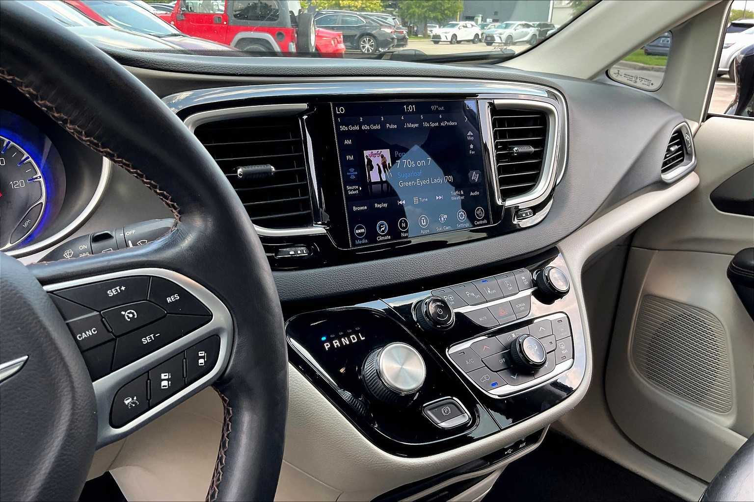 2020 Chrysler Pacifica Touring Plus photo 5