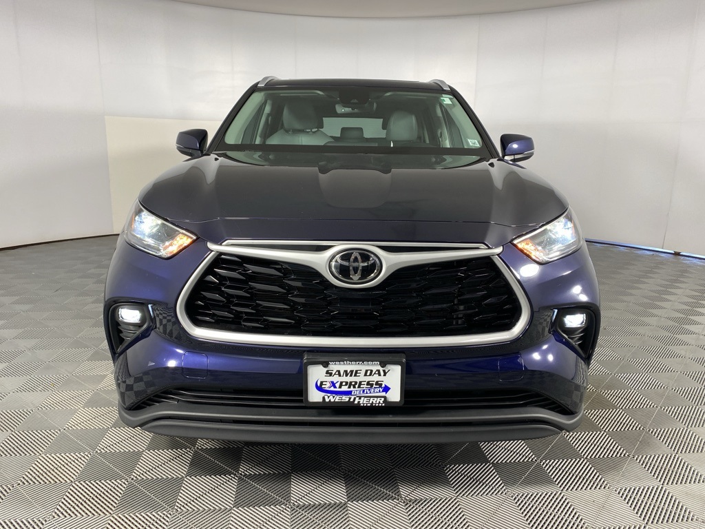 2022 Toyota Highlander XLE photo 3