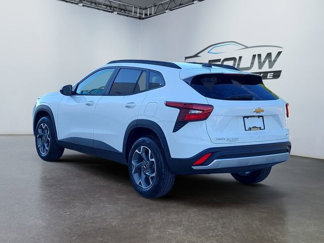2025 Chevrolet Trax LT photo 5