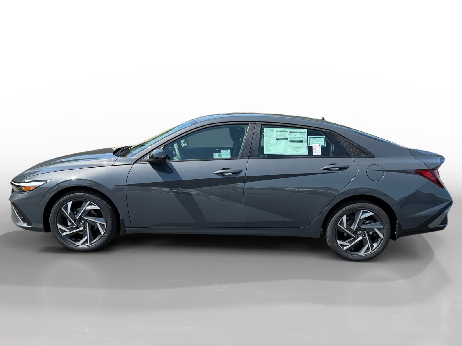 2025 Hyundai Elantra SEL Sport photo 2