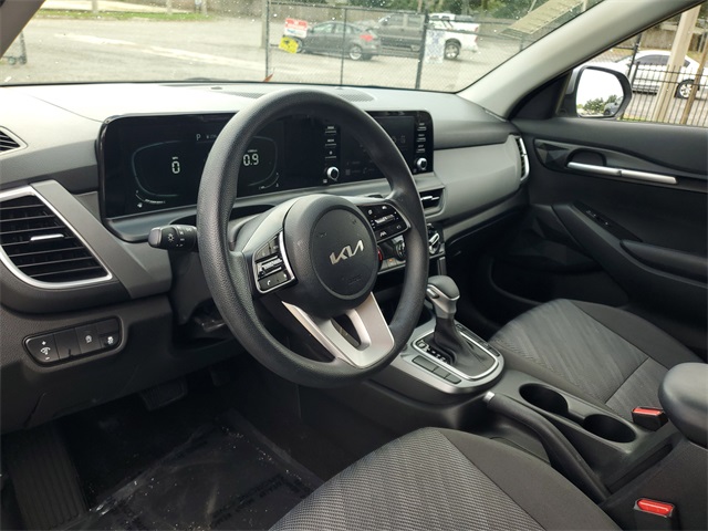 2024 Kia Seltos LX photo 10