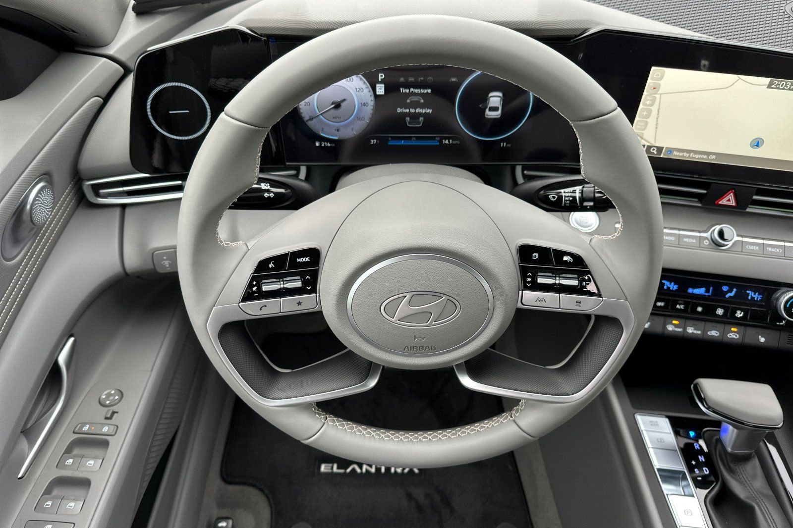 2025 Hyundai Elantra SEL Convenience photo 13