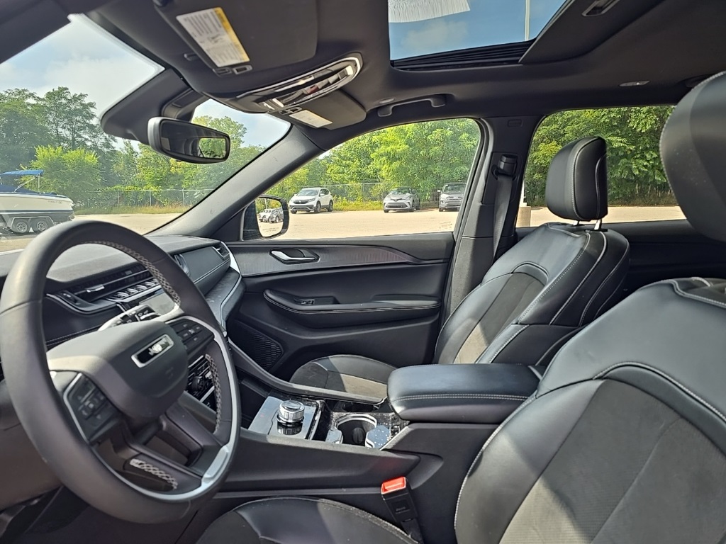 2023 Jeep Grand Cherokee Altitude X photo 2