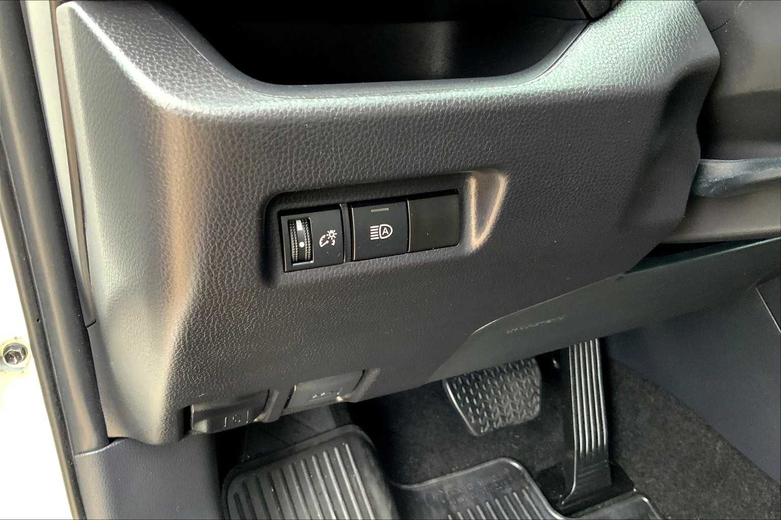 2025 Toyota RAV4 LE photo 31