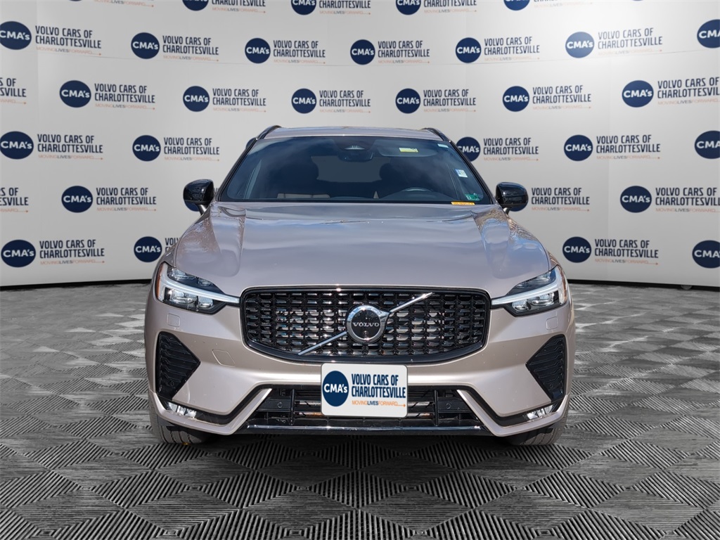 2023 Volvo XC60 B5 Plus photo 3