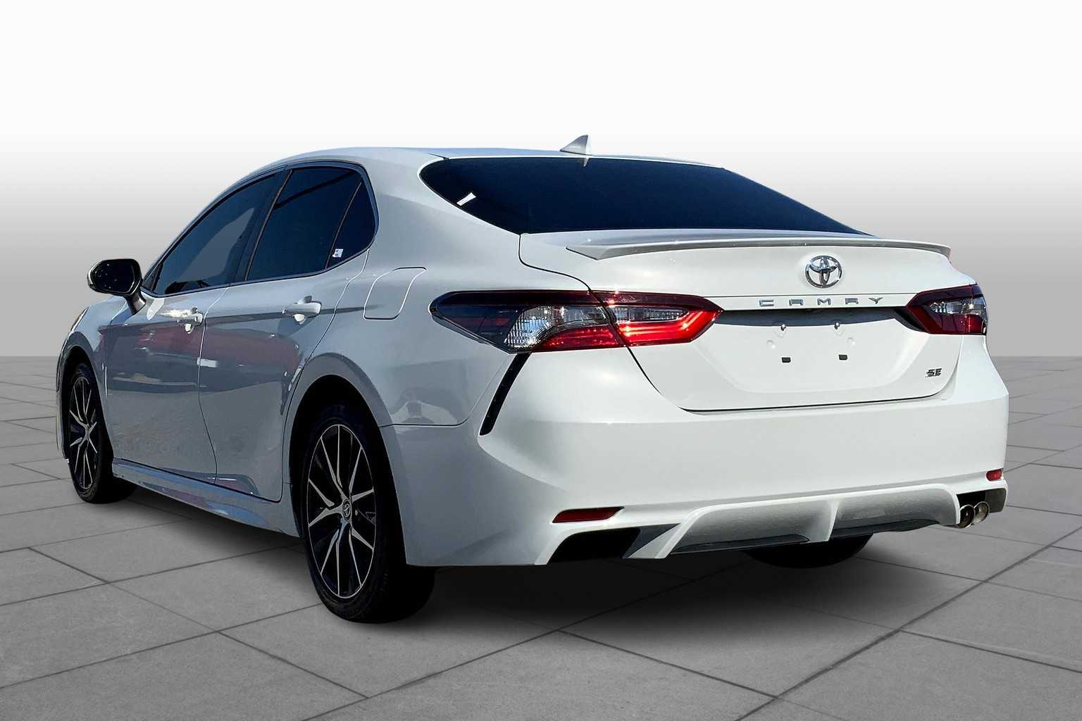 2022 Toyota Camry SE photo 11