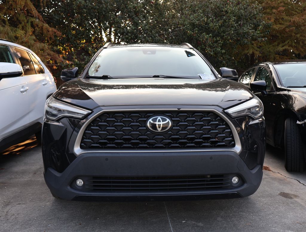 2022 Toyota Corolla Cross XLE photo 2