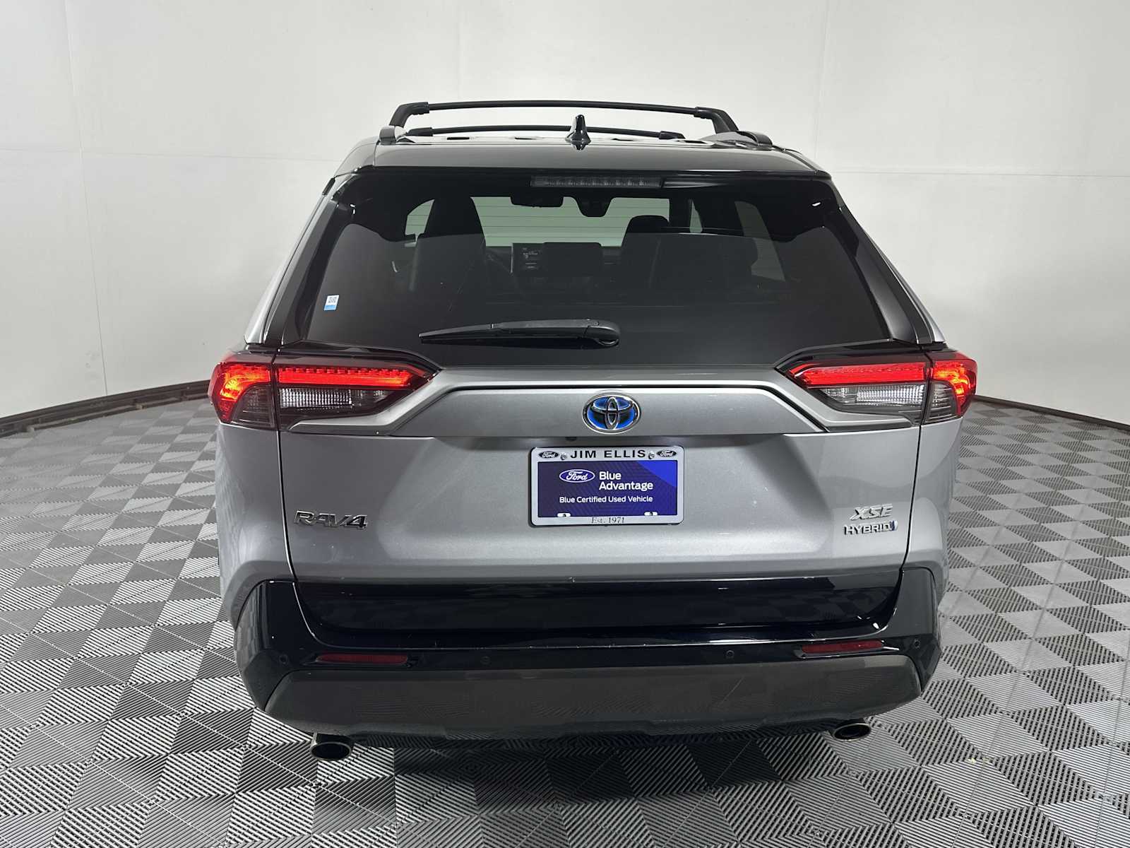 2021 Toyota RAV4 Hybrid XSE photo 4