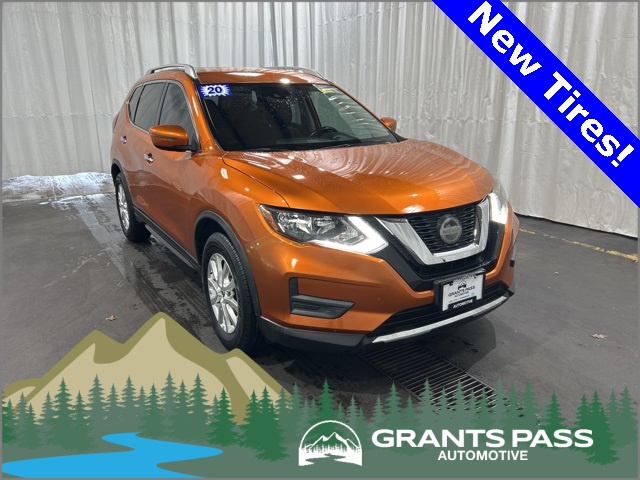2020 Nissan Rogue SV's photo