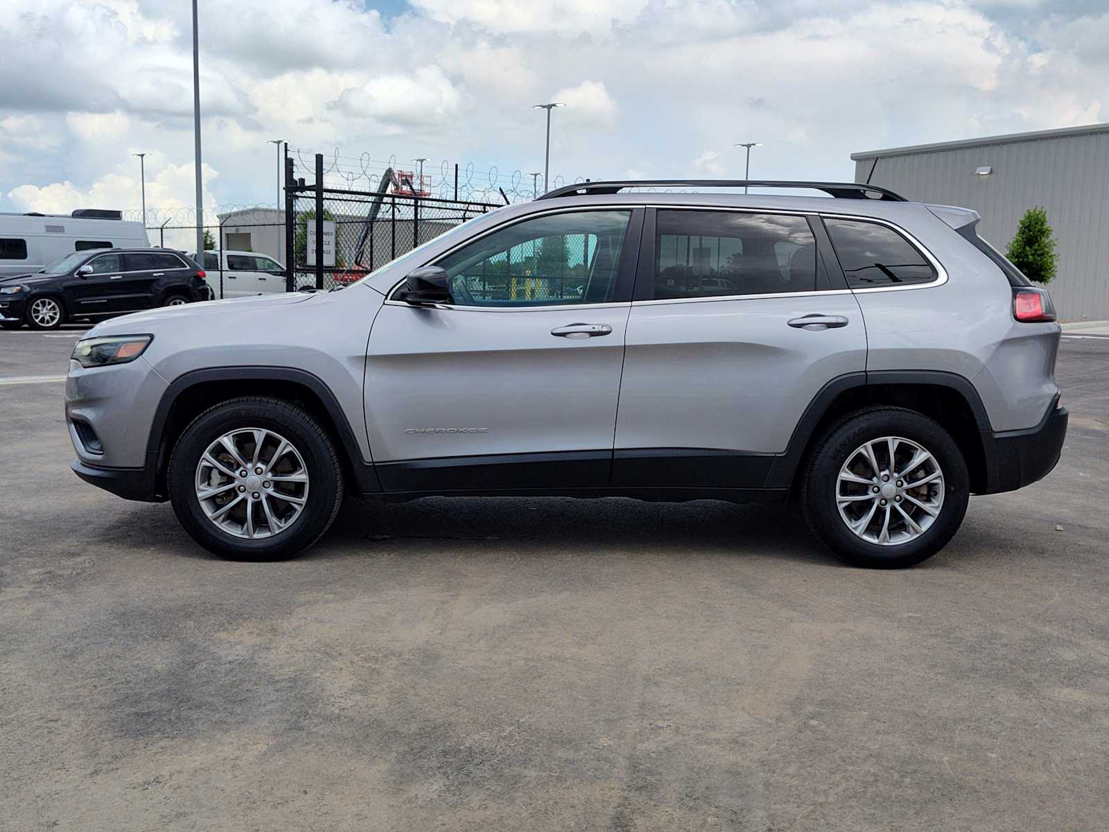 2022 Jeep Cherokee Latitude Lux photo 3