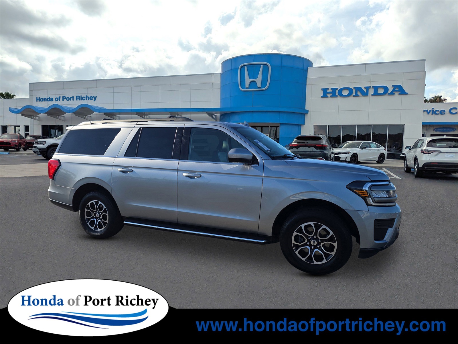 2023 Ford Expedition XLT's photo