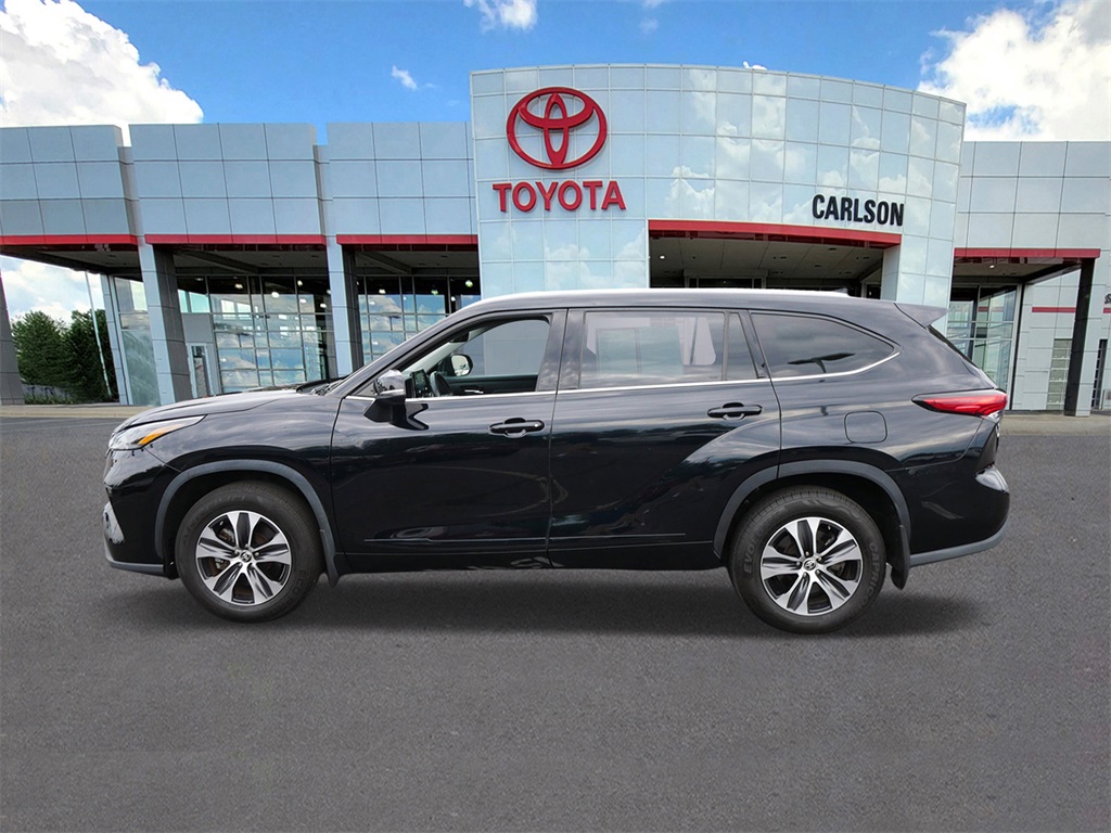 2022 Toyota Highlander XLE photo 4