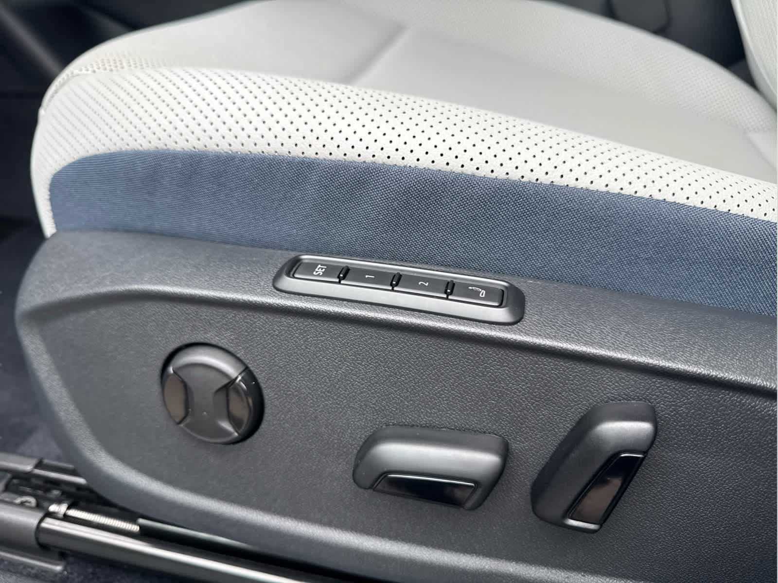 2025 Volkswagen ID.4 Pro S photo 17