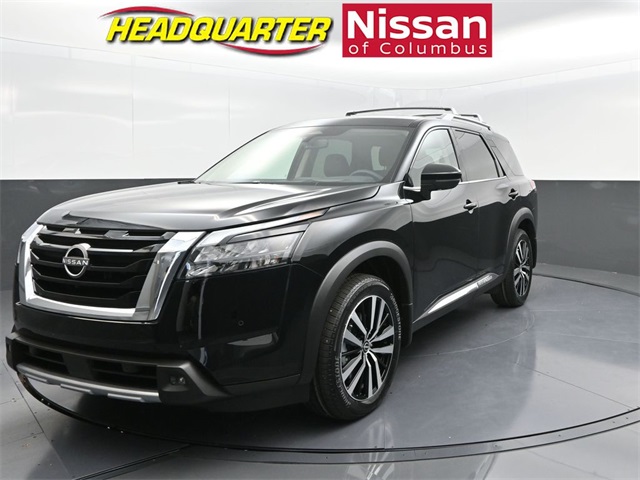 2025 Nissan Pathfinder Platinum's photo