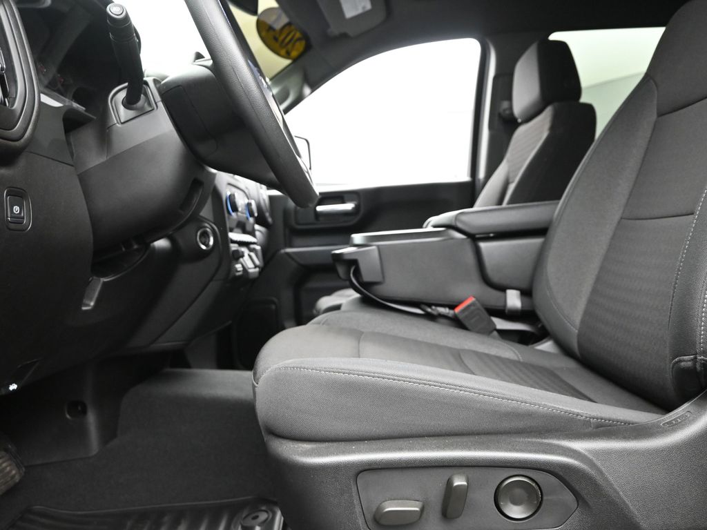 2024 Chevrolet Silverado 2500HD Custom photo 10