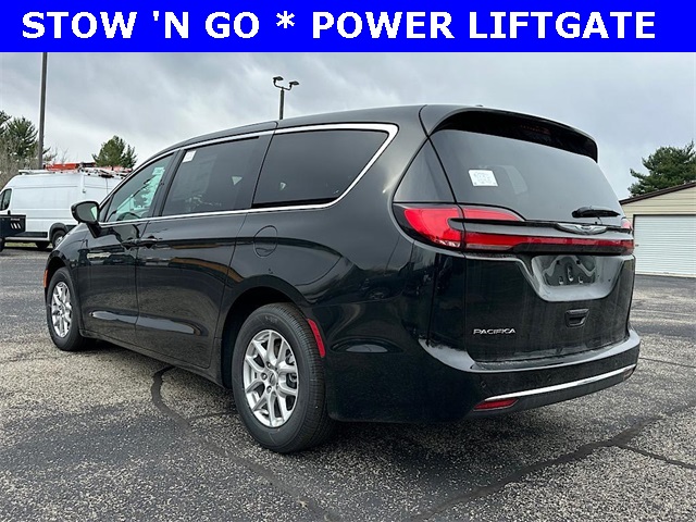 2025 Chrysler Pacifica photo 3