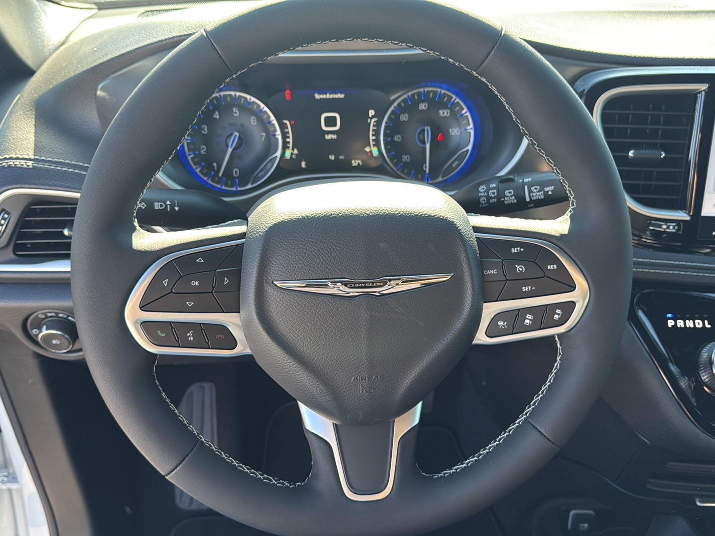 2026 Chrysler Pacifica photo 18