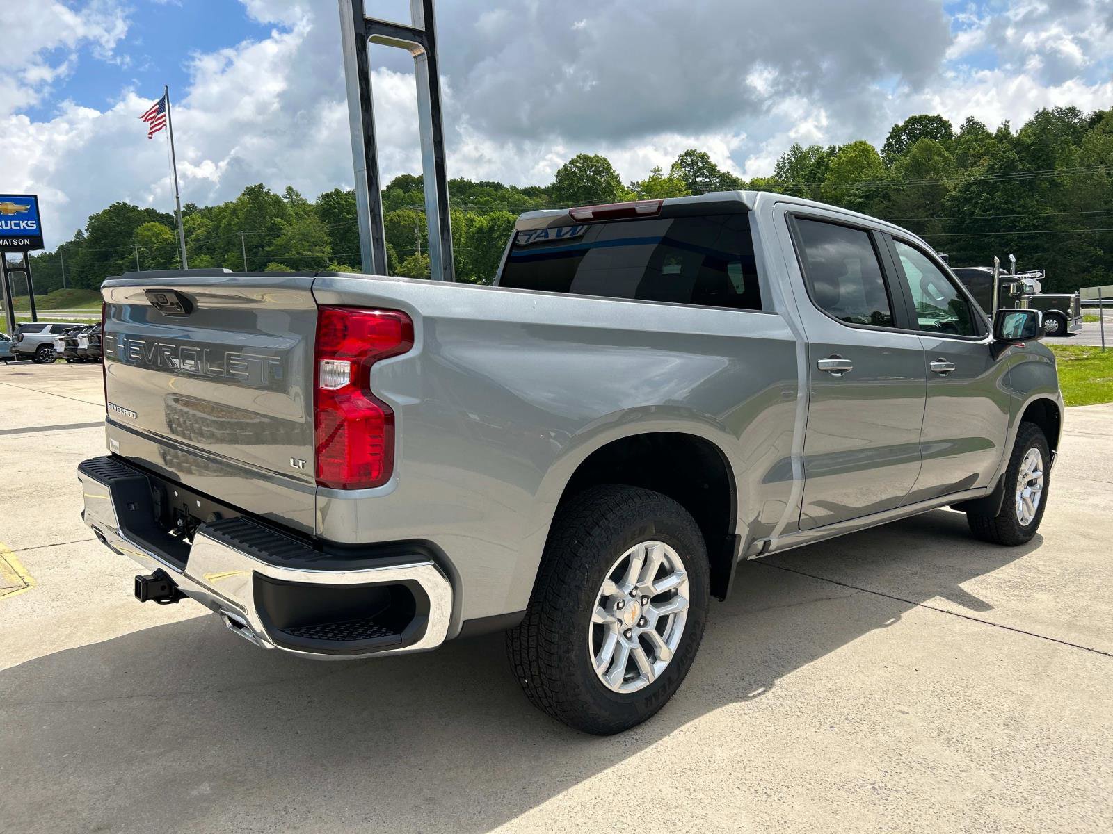 2025 Chevrolet Silverado 1500 LT photo 3