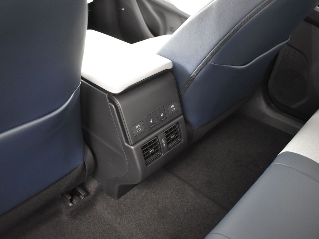 2025 Subaru Solterra Limited photo 22