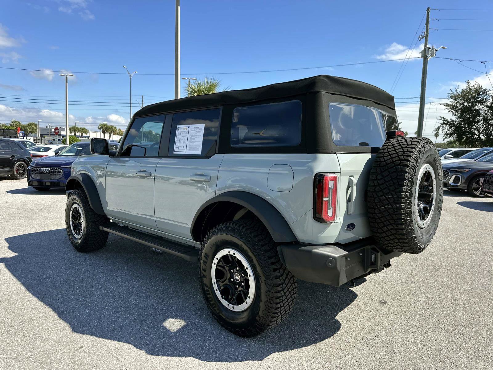 2023 Ford Bronco Outer Banks photo 3