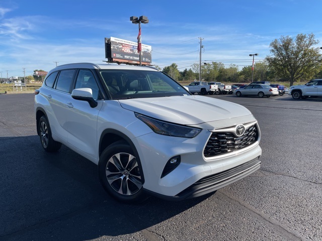 2024 Toyota Highlander XLE photo 7