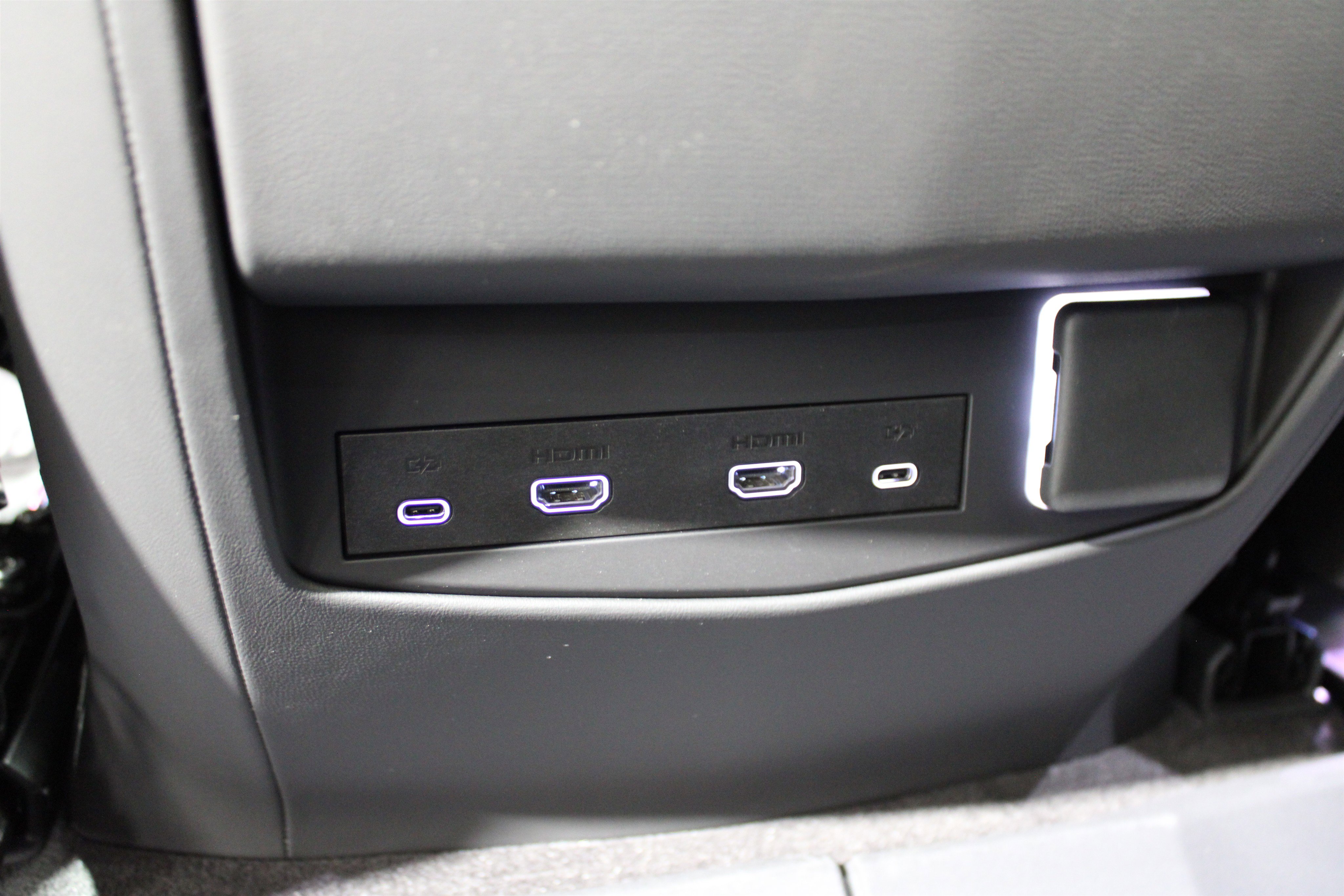 2025 Cadillac Escalade Premium Luxury photo 24