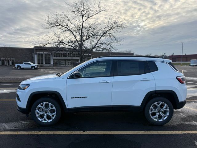 2026 Jeep Compass Latitude photo 3