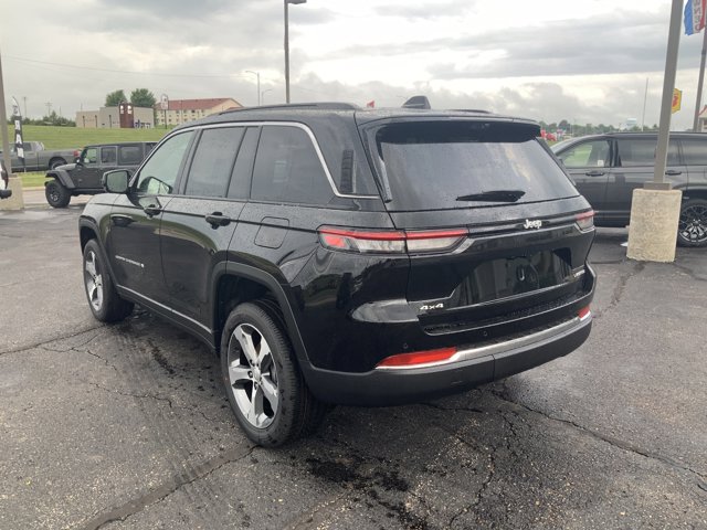 2025 Jeep Grand Cherokee Limited photo 2