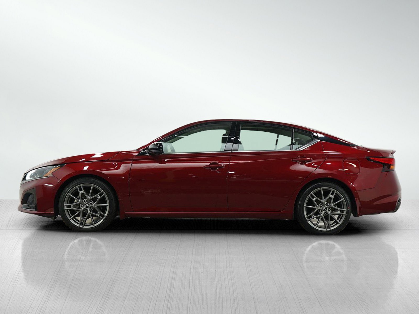 Used 2024 Nissan Altima SR with VIN 1N4AL4CV4RN342146 for sale in Minneapolis, Minnesota