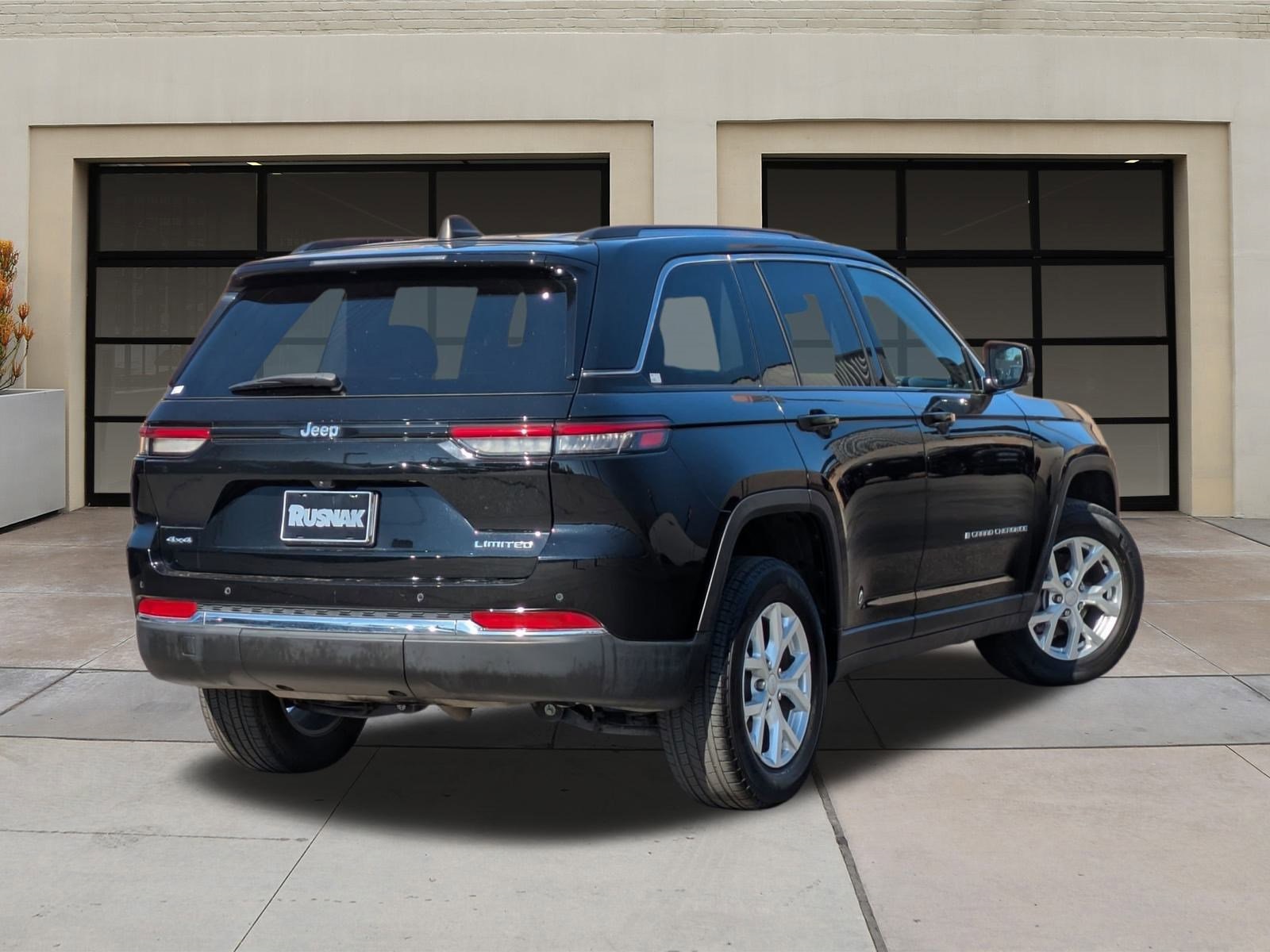 2023 Jeep Grand Cherokee Limited photo 3