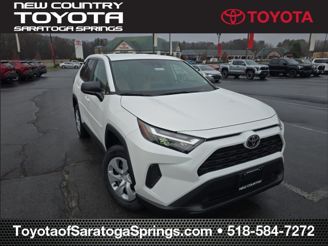 2025 Toyota RAV4 LE's photo