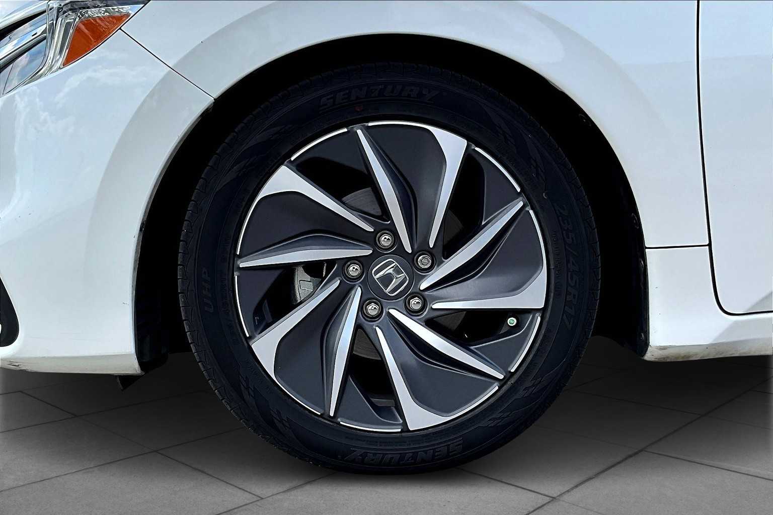 2019 Honda Insight Touring photo 9