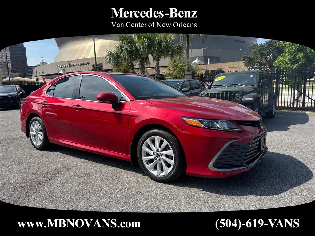 2023 Toyota Camry LE's photo