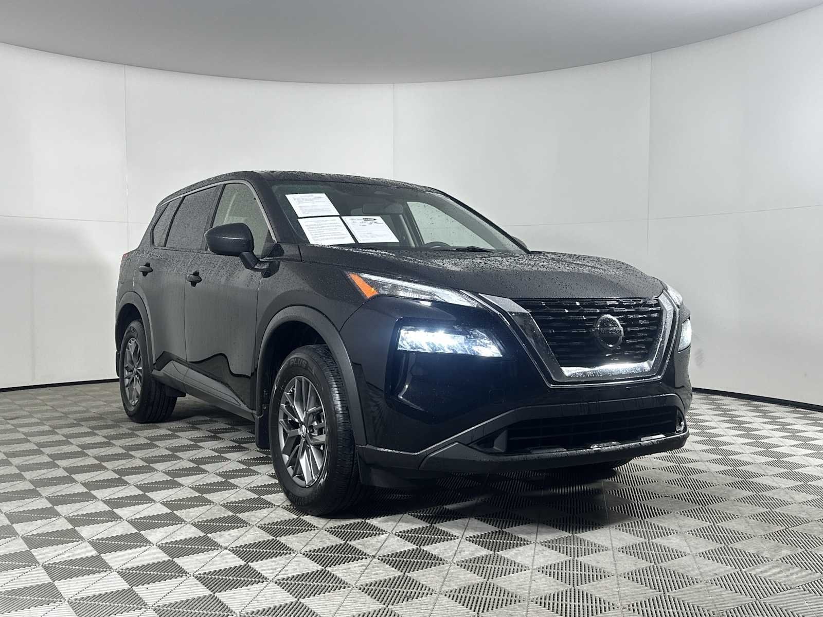 2021 Nissan Rogue S's photo