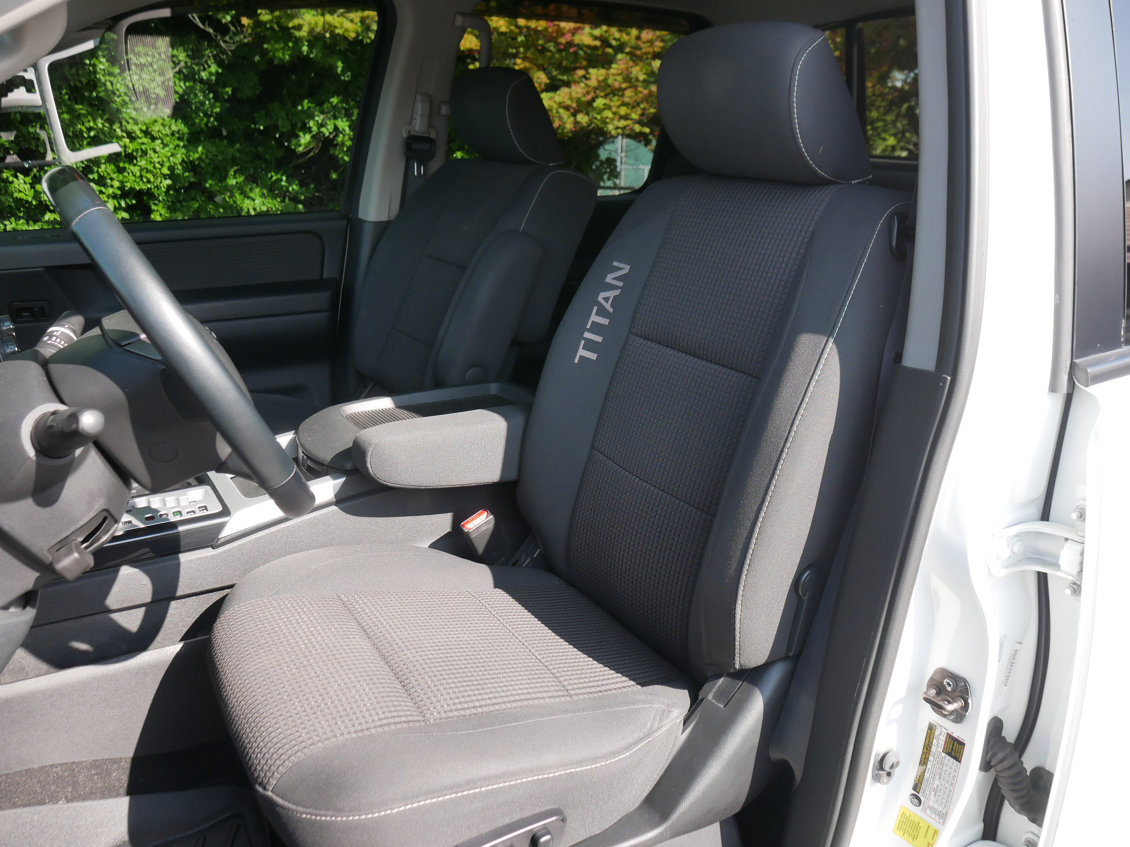 2013 Nissan Titan PRO-4X photo 33
