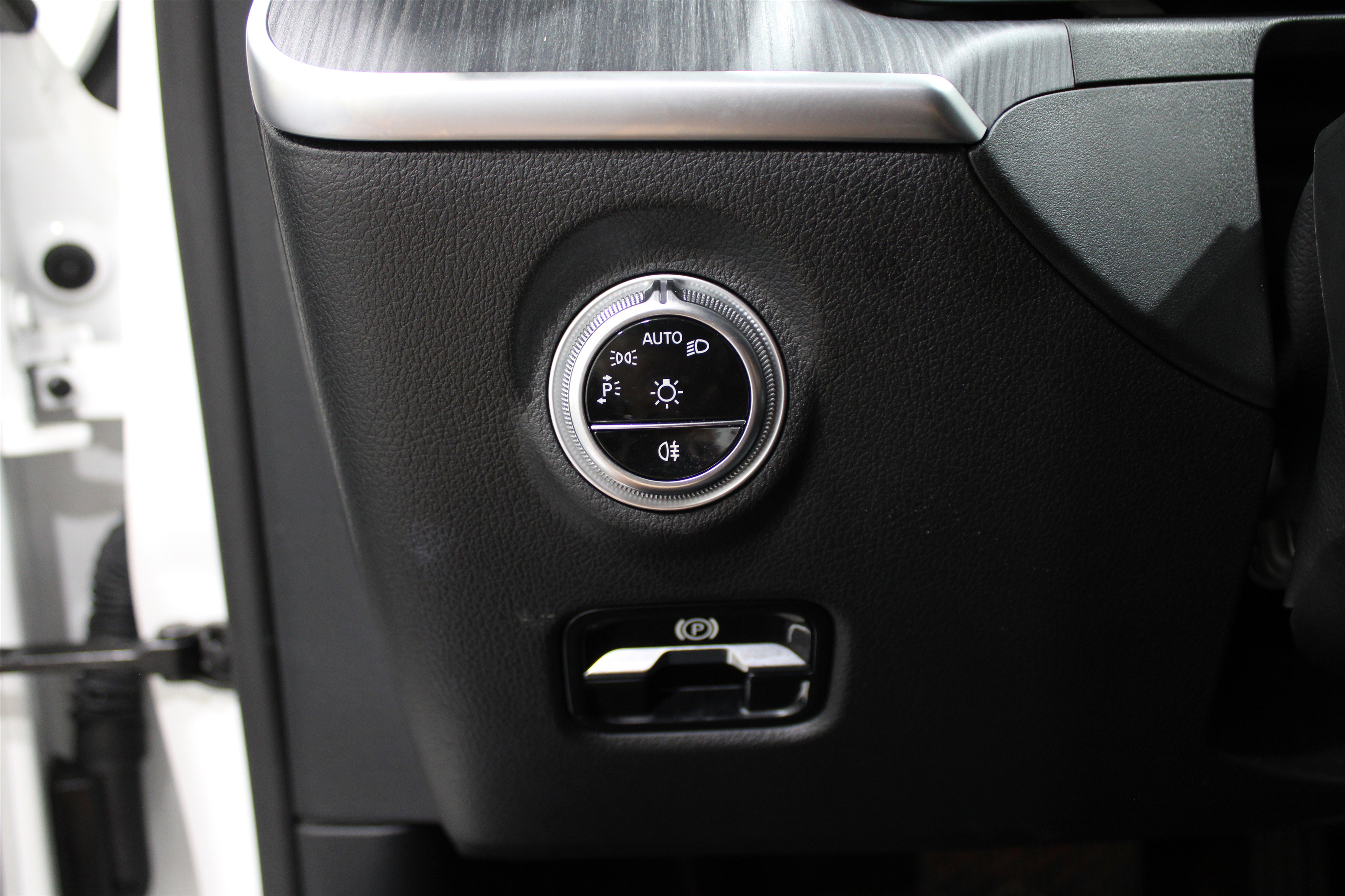 2024 Mercedes Benz C 300 photo 8