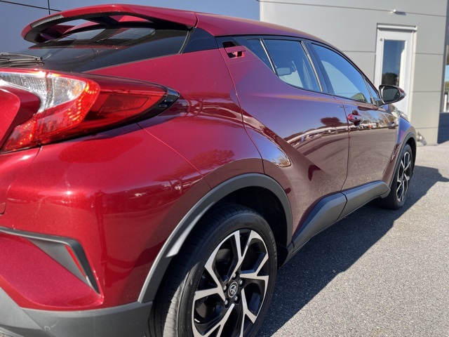 2019 Toyota C-HR XLE photo 3