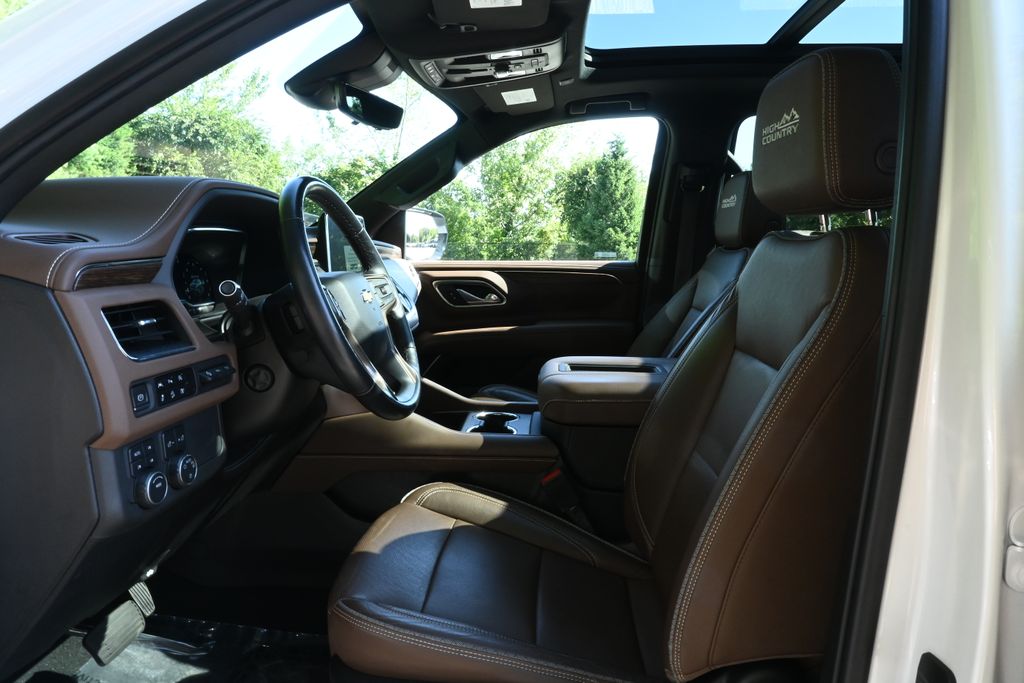 2023 Chevrolet Suburban High Country photo 2