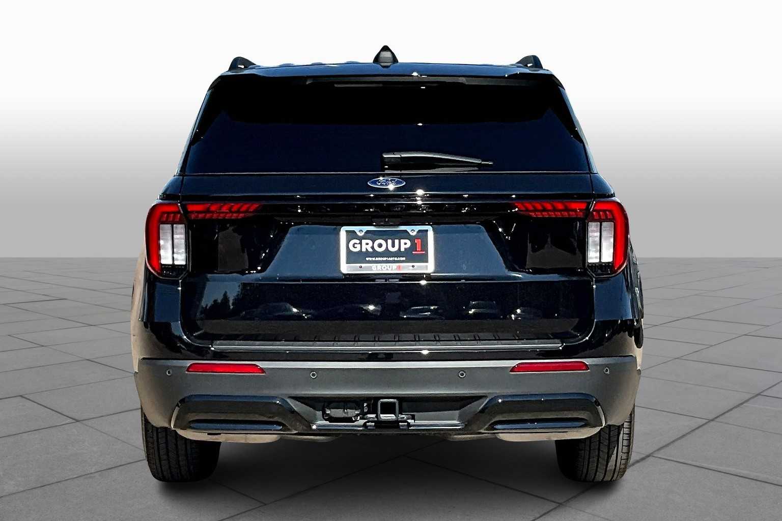 2025 Ford Explorer ST-Line photo 4