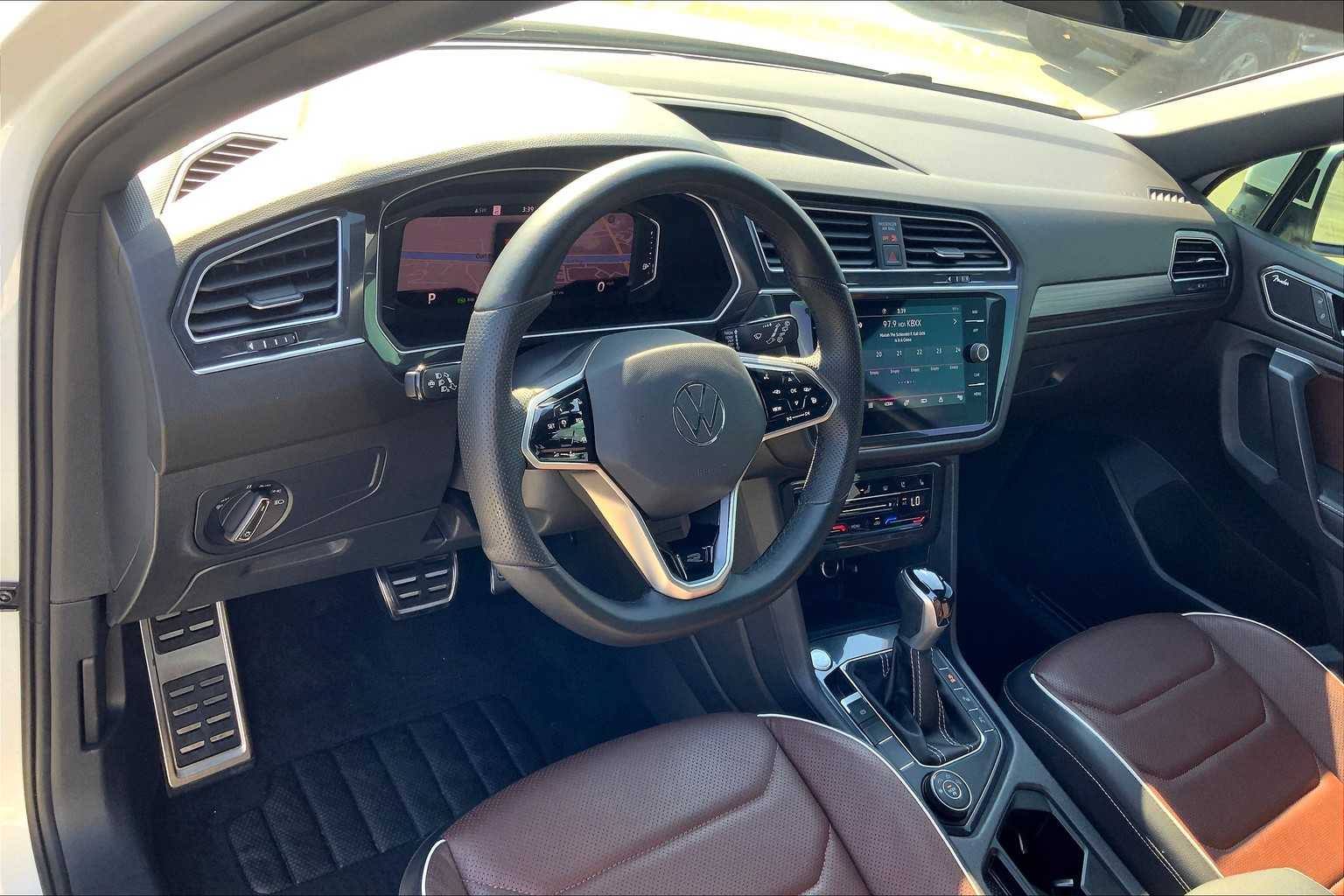 2024 Volkswagen Tiguan SEL R-Line Black photo 16
