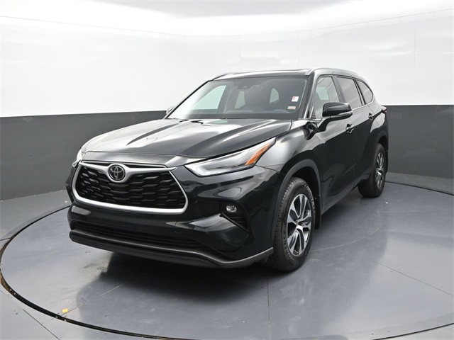 2023 Toyota Highlander L photo 3