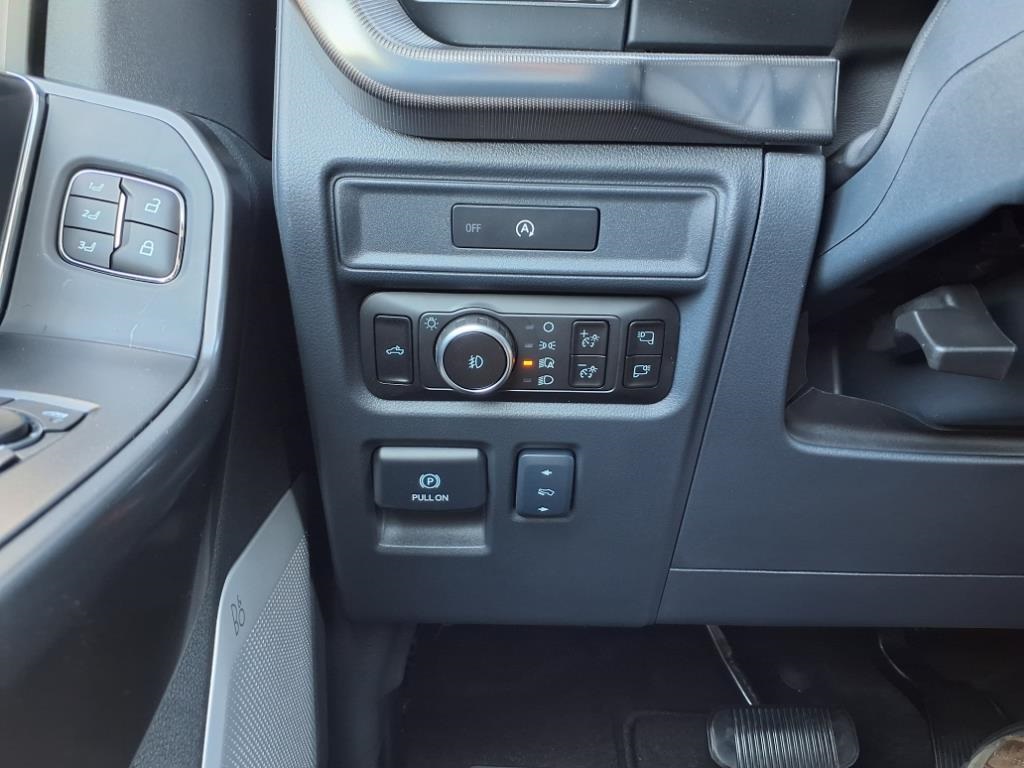 2025 Ford F-150 Lariat photo 16