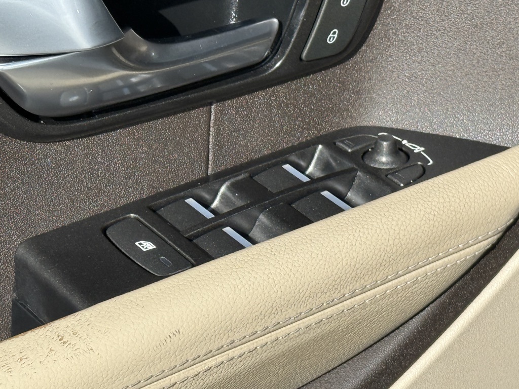 2015 Land Rover Range Rover Evoque Pure photo 11