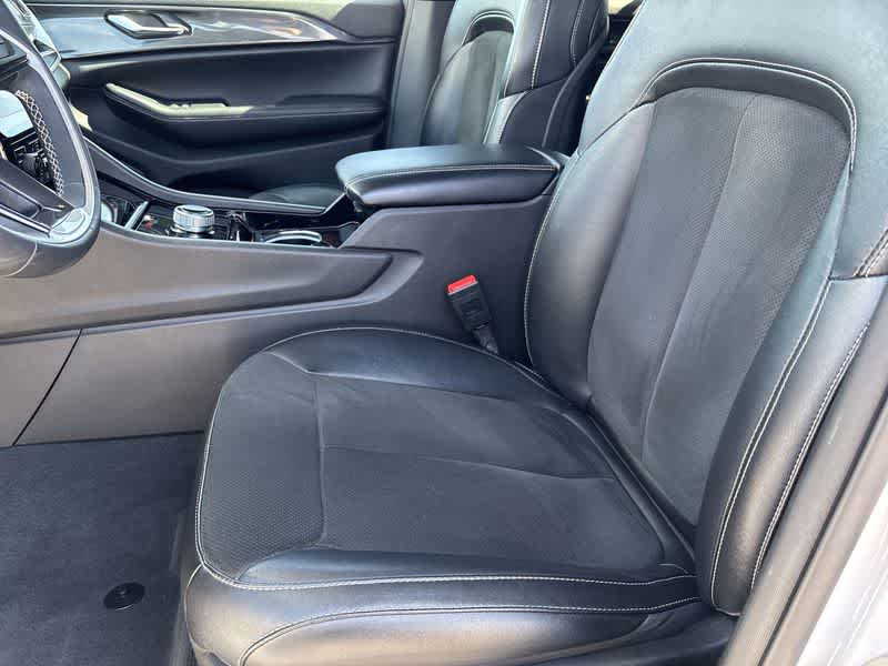 2023 Jeep Grand Cherokee Altitude photo 15