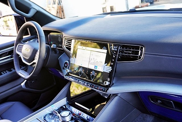 New 2025 Bright White Clear-Coat Exterior Paint Jeep Series II image 13