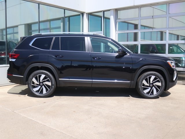 2025 Volkswagen Atlas SEL photo 3