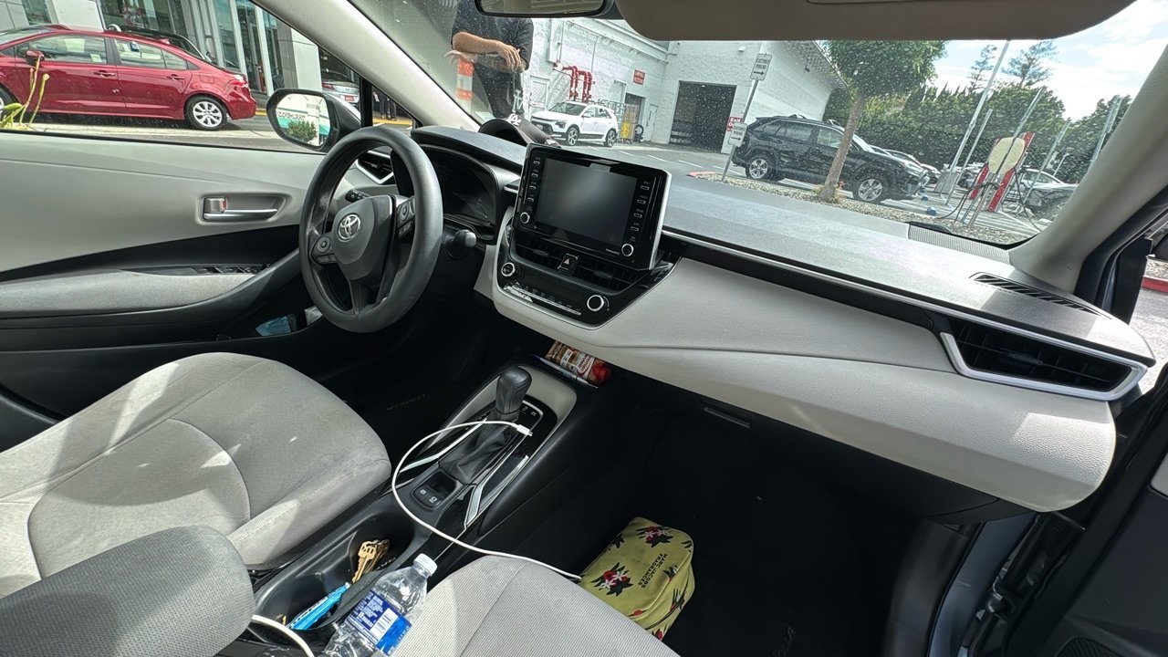 2021 Toyota Corolla LE photo 4