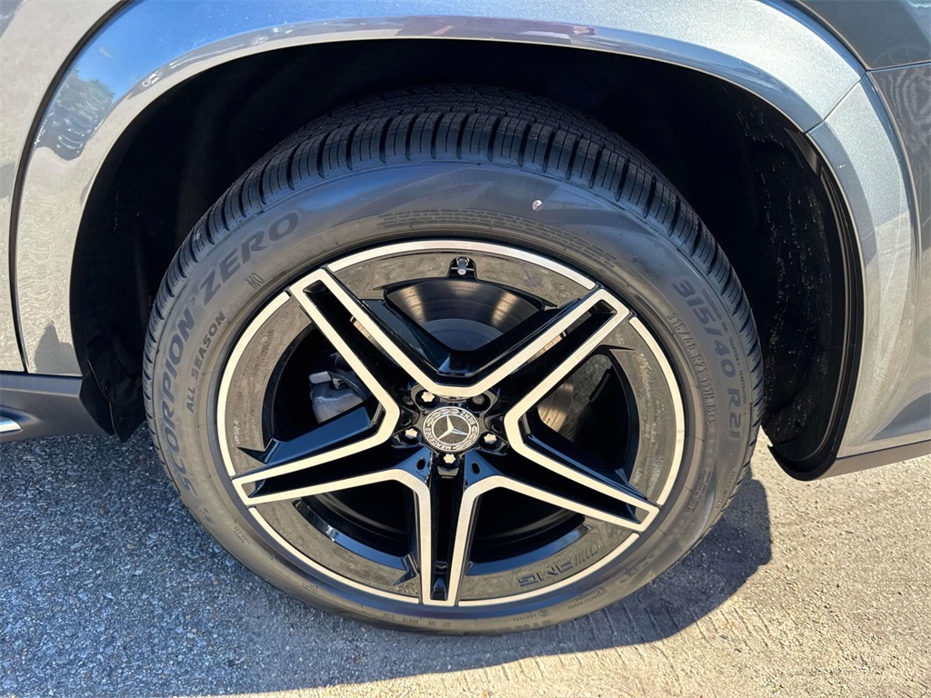 2026 Mercedes Benz GLS 450 4MATIC photo 3